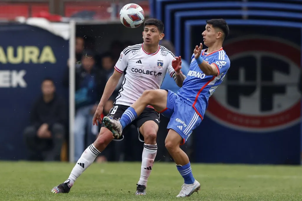 Jeison Fuentealba no entra en los planes de Gustavo Álvarez para la U 2025. Foto: Photosport.