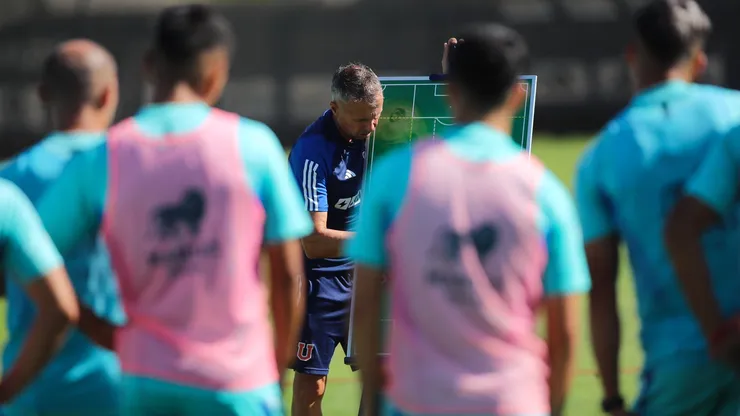 Gustavo Álvarez en la pretemporada 2025 de U de Chile.