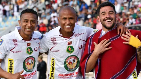 El jugador (Centro de la imagen) había llegado al conjunto ecuatoriano a mediados del 2024.