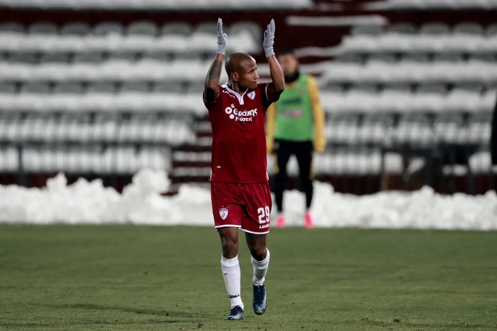 Mathias Acuna durante su paso por el AE Larisa de Grecia. (Foto: IMAGO)