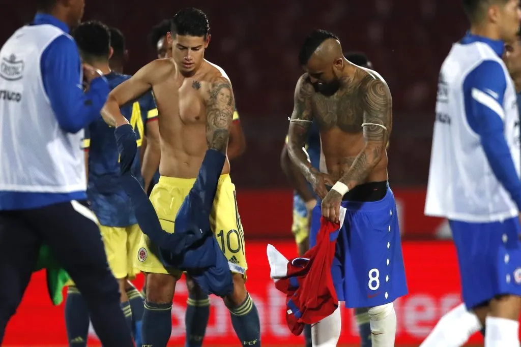 James Rodríguez busca club y Arturo Vidal ya lo invitó a Colo Colo tiempo atrás. Foto: Photosport.