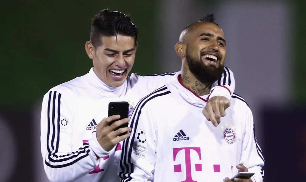 ¿Podrá Arturo Vidal es un factor para que James Rodríguez se la juegue por Colo Colo en el 2025? | Foto: Getty Images.