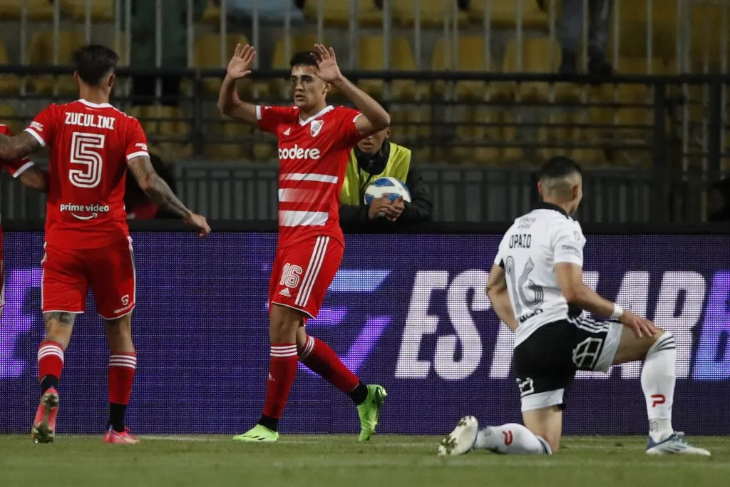 Pablo Solari jugando contra Colo Colo el año 2022