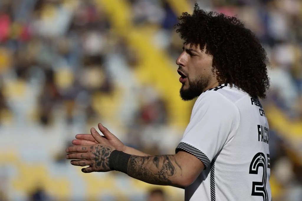 Peluca Falcón busca la salida de Colo Colo