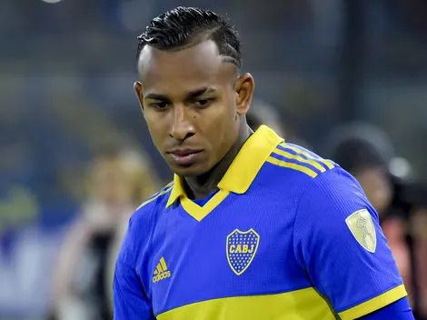 Gustavo Quinteros golpea en el piso a Colo Colo en el mercado