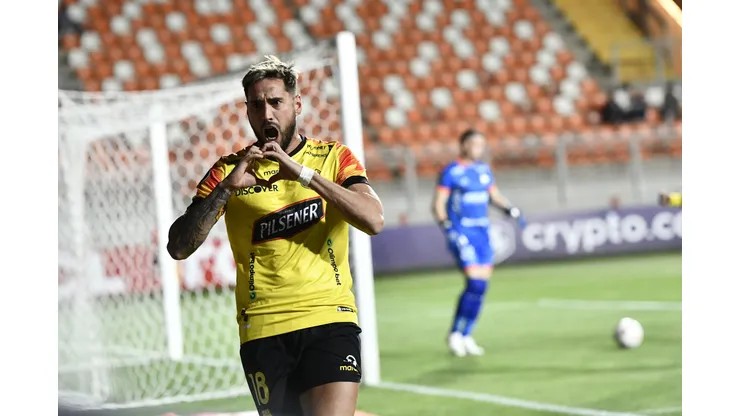 Francisco Fydriszewski festeja un gol que le marcó a Cobresal en la Copa Libertadores.