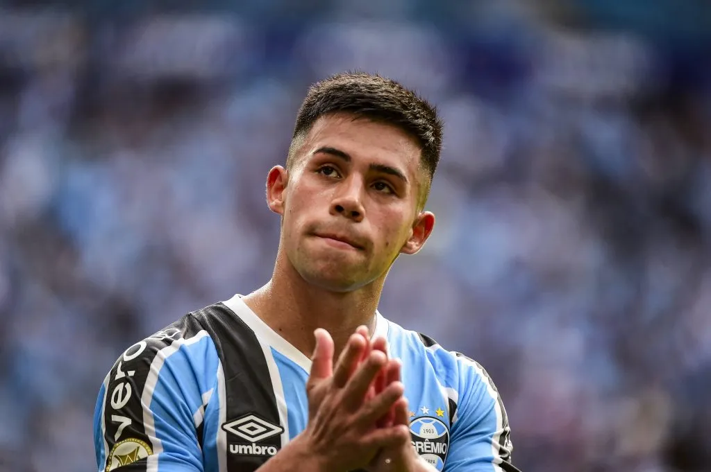 Alexander Aravena se hizo espacio en la alineación titular de Gremio en 2024. (Foto: Ricardo Rimoli | Imago).