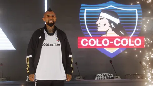 Colo Colo presenta la camiseta oficial del 2025
