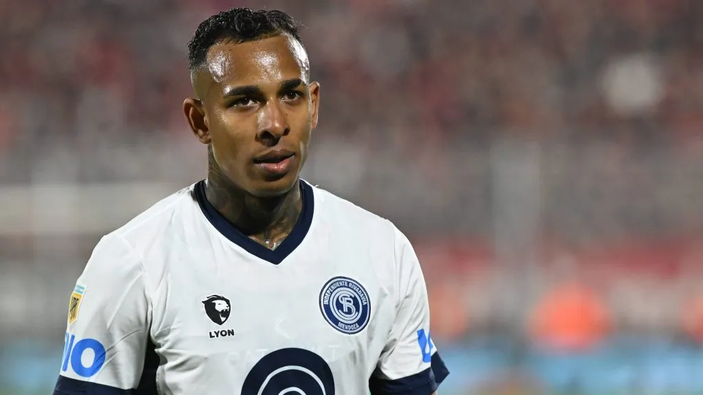 Sebastián Villa tiene dos grandes interesados en su fichaje: Colo Colo y el nuevo club de Gustavo Quinteros.