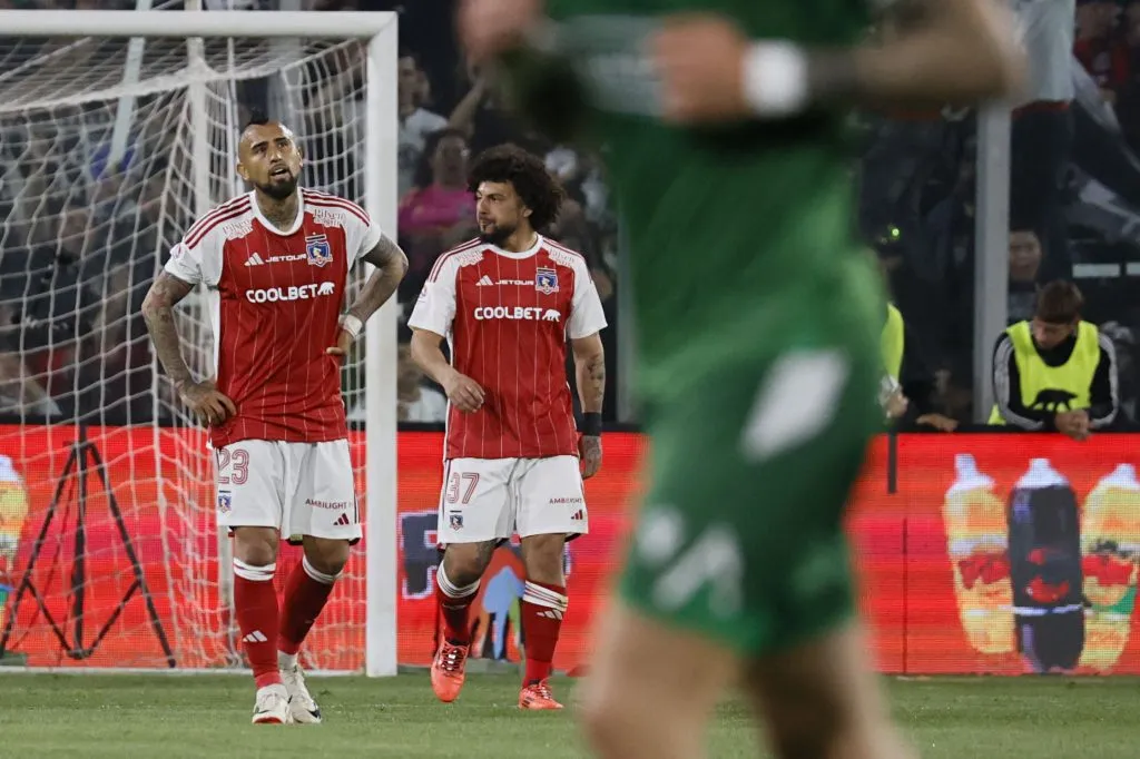 Arturo Vidal no escondió su sorpresa por lo que está pasando entre Maximiliano Falcón y Colo Colo. Foto: Photosport.