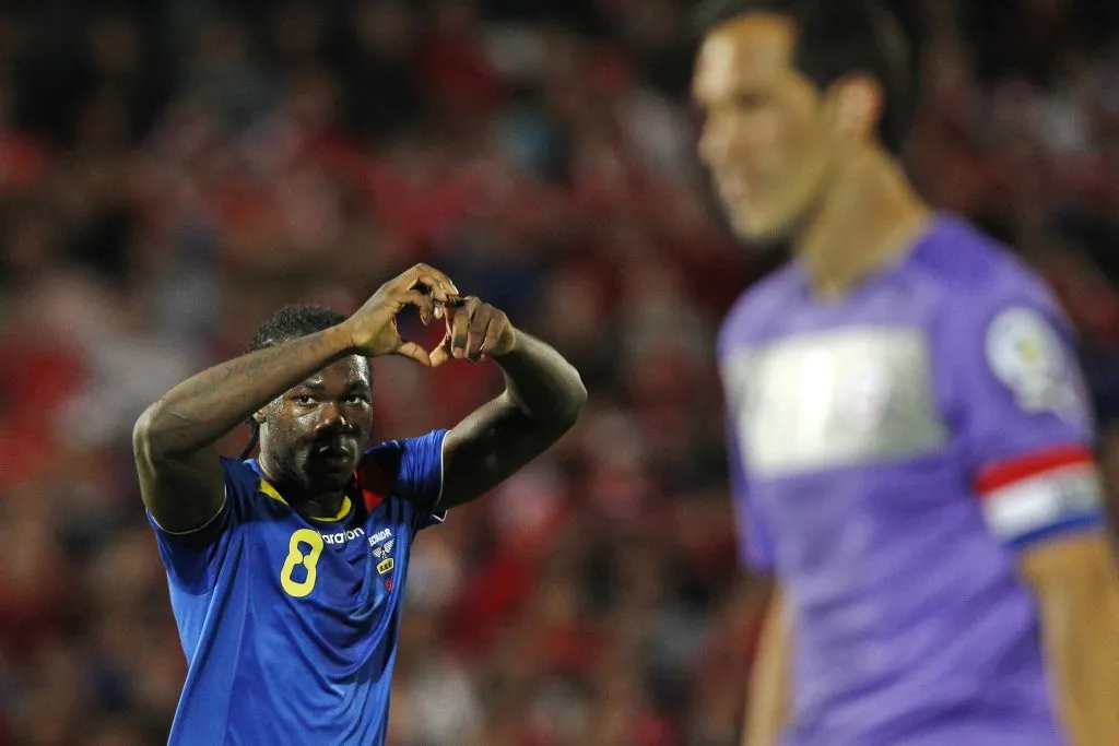 Felipe Caicedo festeja un gol ante Chile en una derrota de Ecuador en las Eliminatorias 2014. (Marcelo Hernández/Photosport).