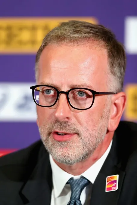 Ed Warner en una conferencia de prensa, cerca de un mes después del incidente (Getty Images).