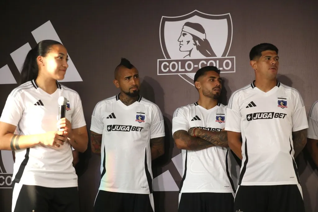 La nueva camiseta de Colo Colo /Photosport