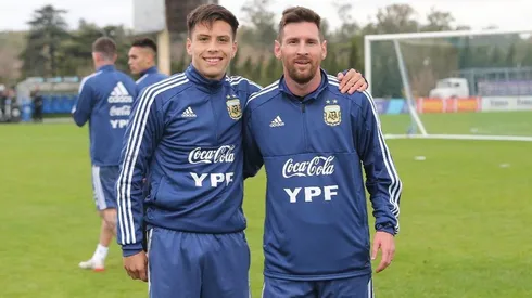 Este atacante de 21 años ya posa con la indumentaria de su nuevo equipo.