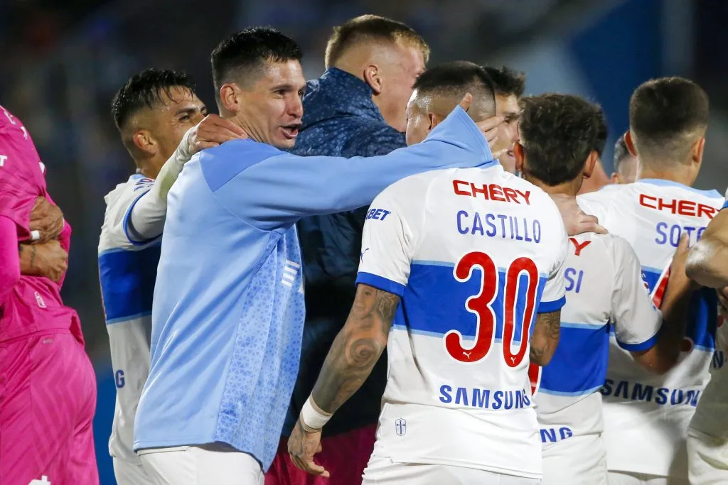 La hinchada de U. Católica sale a apoyar a Alfonso Parot | Photosport