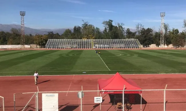 El estadio tiene una capacidad para 7200 espectadores. 