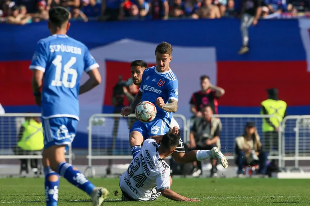 Franco Calderón adelantó lo que será el choque entre la U y Colo Colo que aún espera por un estadio. Foto: Photosport.