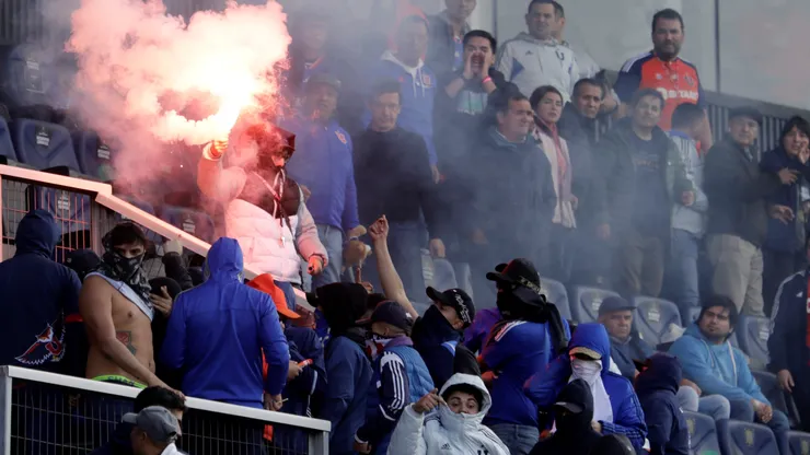 Incidentes de los hinchas de la U provocan millonaria multa.