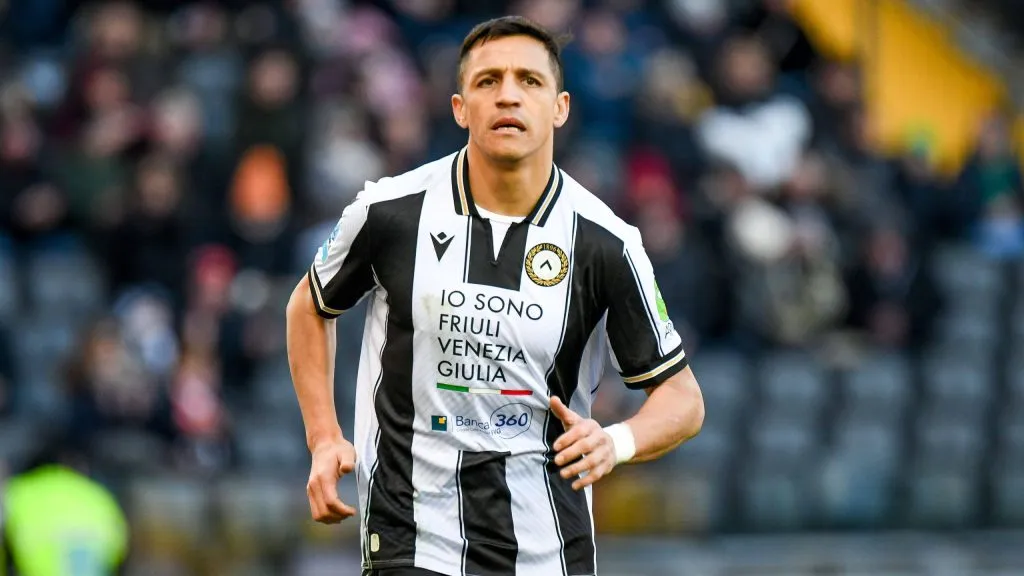 Alexis Sánchez no lo pasa bien y su técnico en Udinese explica por qué lo tiene en la banca. Foto: Imago.