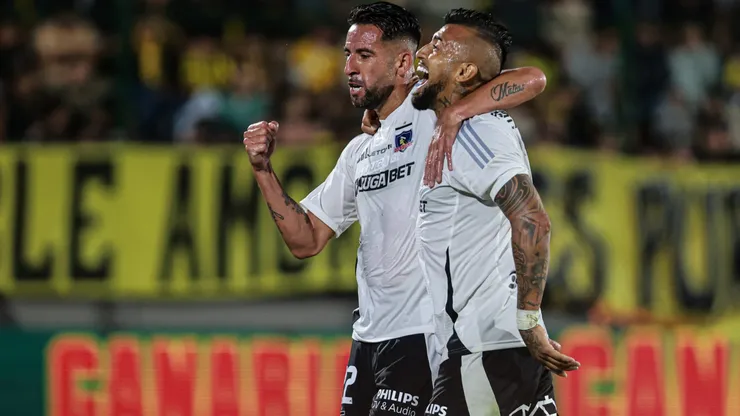 Futbol, Penarol vs Colo Colo. Serie Rio de La Plata. El jugador de Colo Colo, Arturo Vidal, derecha, celebra su gol contra de Penarol durante el partido amistoso por la Serie Río de La Plata.