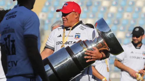 En esa copa quiere tomar pisco Colo Colo