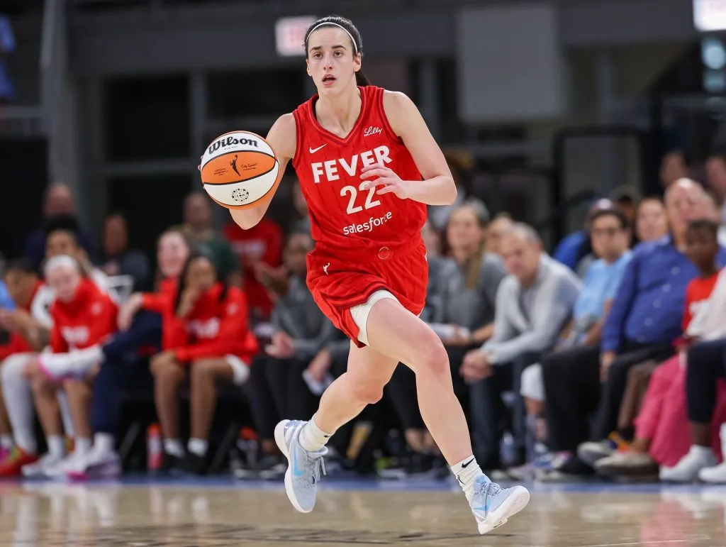 Caitlin Clark, de las Indiana Fever, durante el partido contra las Chicago Sky el 30 de agosto de 2024 (Getty Images).