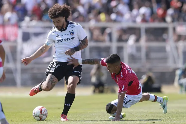Maximiliano Falcón insiste en salir de Colo Colo. (Felipe Zanca/Photosport).