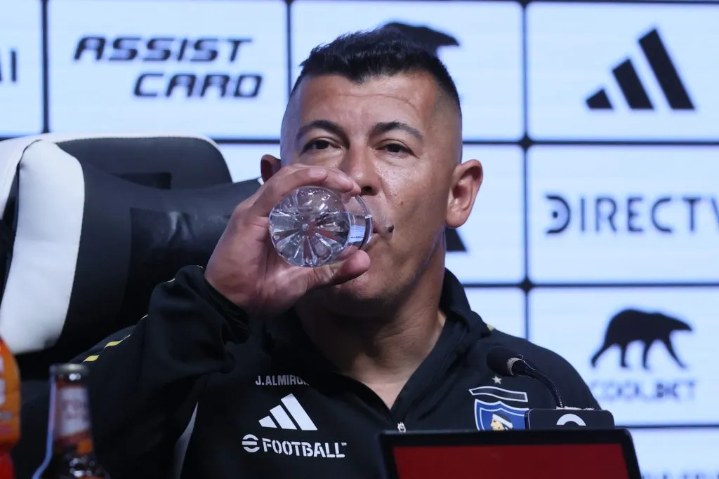 Para Jorge Almirón era fundamental retener a Cortés. (Dragomir Yankovic/Photosport).