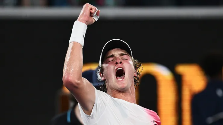 Joao Fonseca celebra su victoria ante Andrey Rublev.