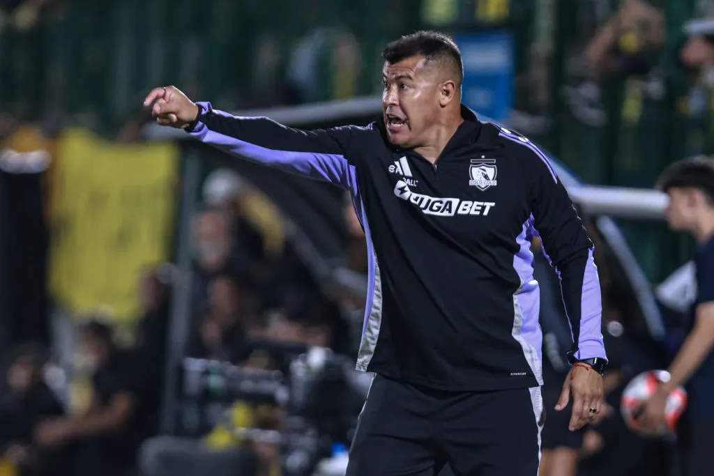 Jorge Almirón en el amistoso de Colo Colo frente a Peñarol. (FocoUY/Photosport).