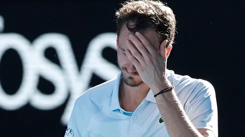 Daniil Medvedev contra Kasidit Samrej durante el Australian Open 2025.