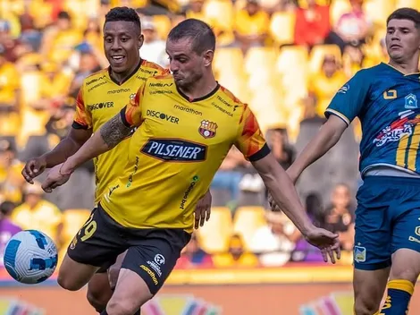 La gran carta bajo la manga que tiene la U por Rivero