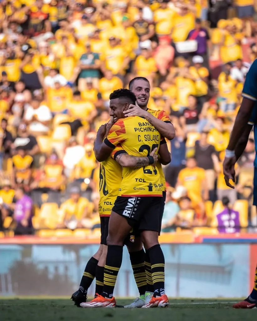 La U quire los goles de Octavio Rivero. Foto: Barcelona.