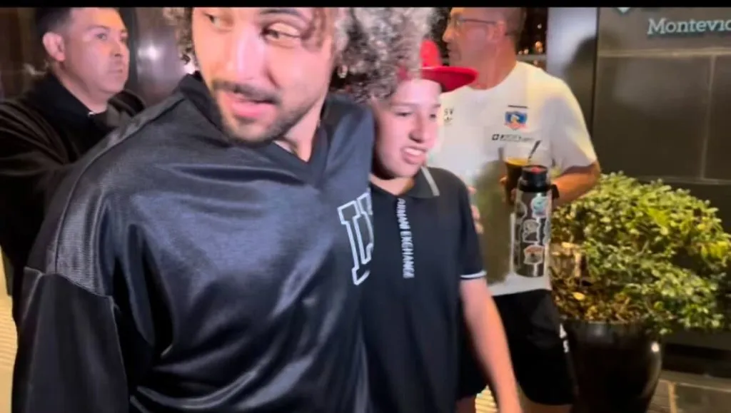 Maxi Falcón a la salida del hotel de Colo Colo en Uruguay. Foto: Kenotrotamundos.