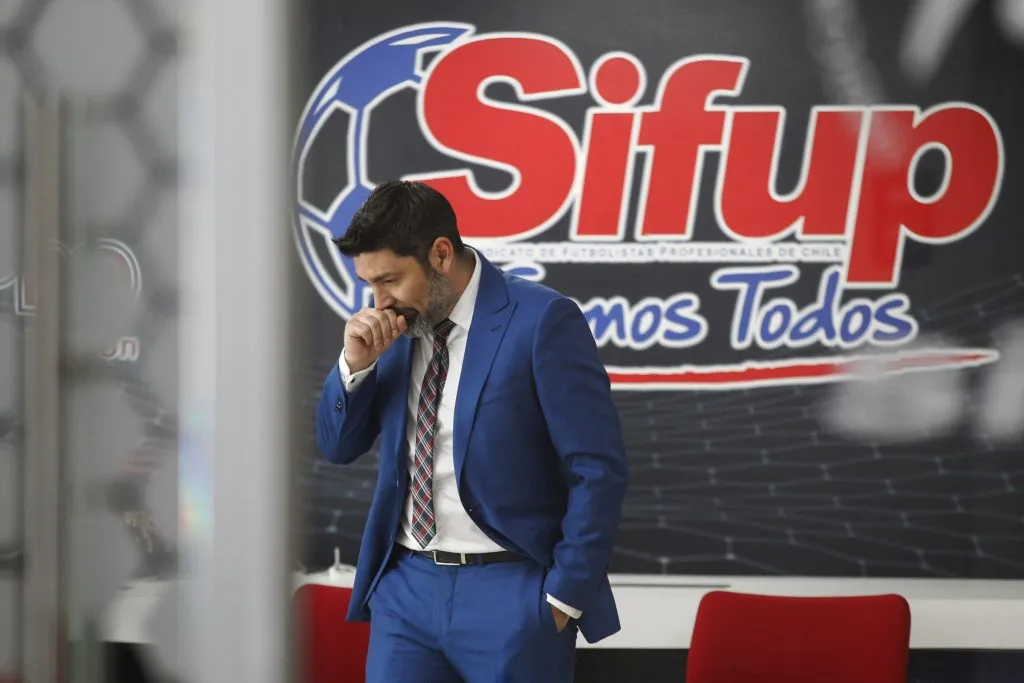 El Sifup, presidido por Gamadiel García, le contestó con todo a la ANFP | Photosport