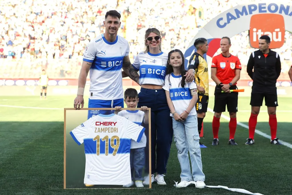 La familia de Zampedri está decidida para apoyar a la Roja. Foto: Felipe Zanca/Photosport