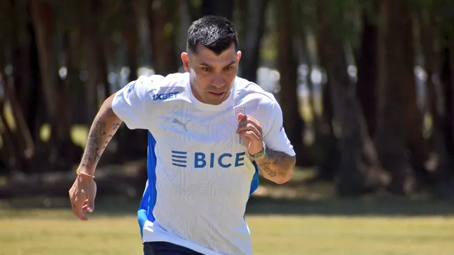 Gary Medel puede jugar en muchas posiciones según indica Tiago Nunes