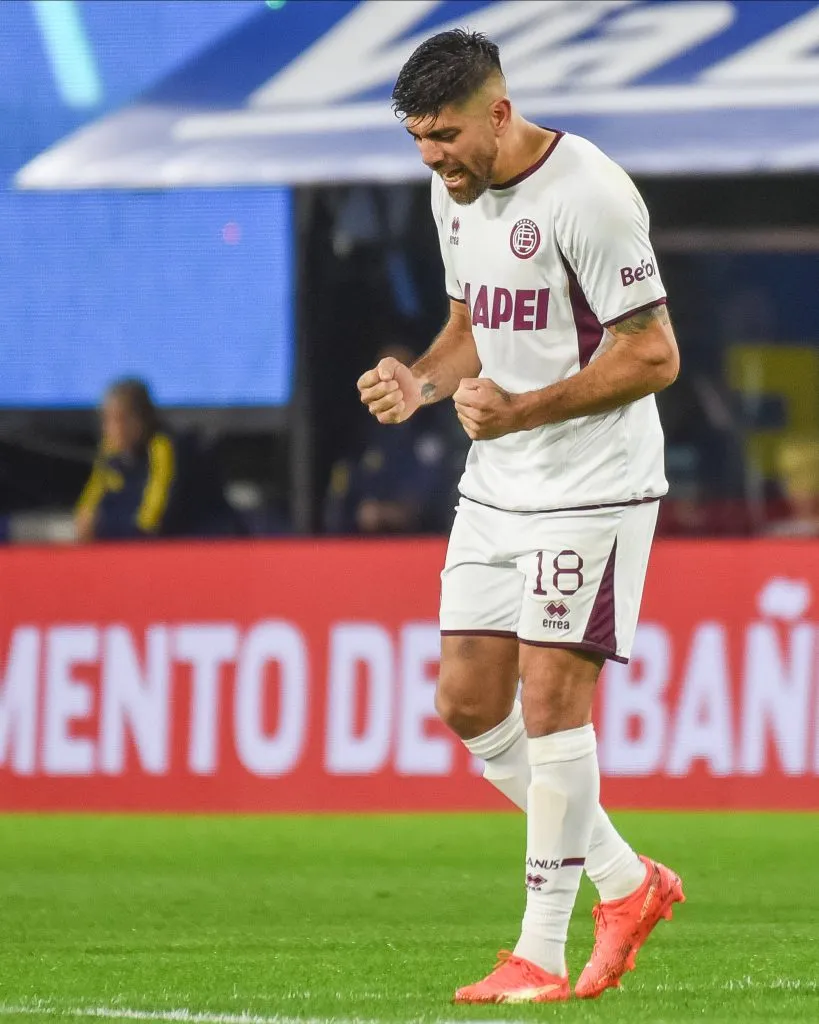 Leandro Díaz celebra un gol en Lanús. (Foto: Sergio Ruiz | Imago).