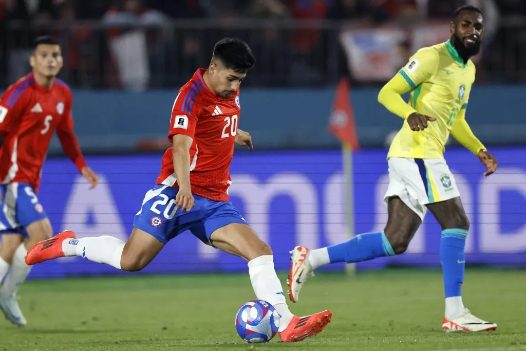 Williams Alarcón, volante de la Roja, espera por su debut en Boca | Photosport