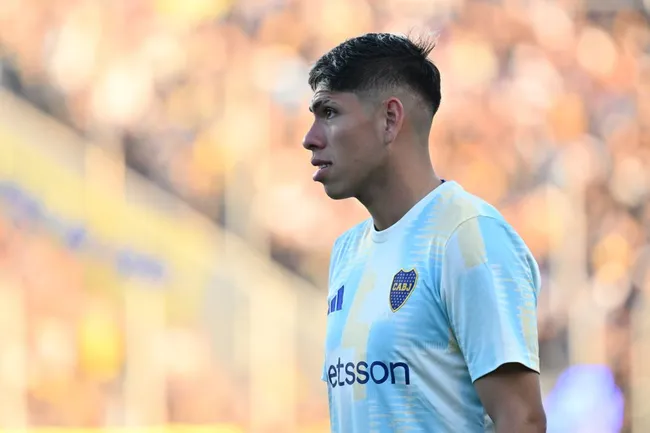 Carlos Palacios en el calentamiento del partido. (Luciano Bisbal/Getty Images).