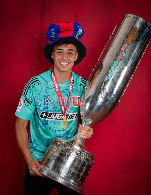 Milovan Arredondo deja la U luego de ser campeón de Copa Chile. Foto: Instagram.