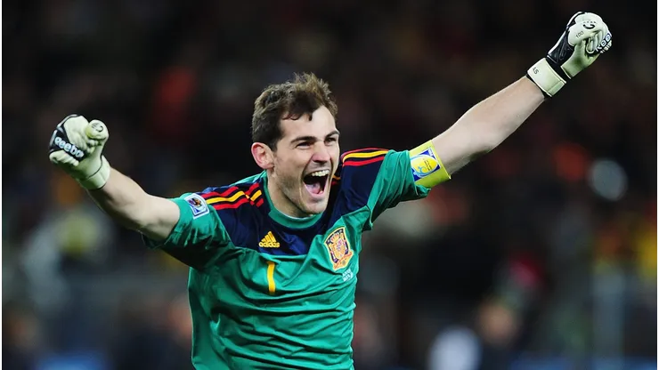 Iker Casillas elige a Dibu Martínez como el mejor arquero de la actualidad