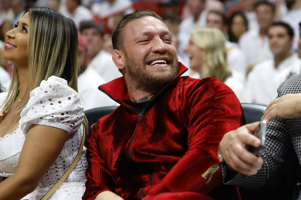 Conor McGregor durante la final de la NBA en 2023 (Getty Images).