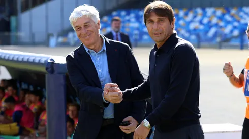 Gian Piero Gasperini y Antonio Conte se saludan en el último partido de Napoli vs Atalanta.