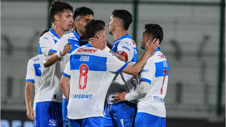 Universidad Catolica viene de ganar 3-1 Atletico Tucuman. Serie Rio de La Plata. El jugador de Universidad Catolica Fernando Zampedri, centro, celebra su gol contra Atletico Tucuman durante el partido amistoso por la Serie Rio de La Plata realizado en el estadio Domingo Burgueno Miguel de Montevideo, Uruguay. 14/01/2025 FocoUy/Photosport Football, Universidad Catolica vs Atletico Tucuman. Series Rio de La Plata. Universidad Catolica’s player Fernando Zampedri, center, celebrates his goal against of Atletico Tucuman during a Series Rio de La Plata at the Domingo Burgueno Miguel stadium in Montevideo, Uruguay. 14/01/2025 FocoUy/Photosport