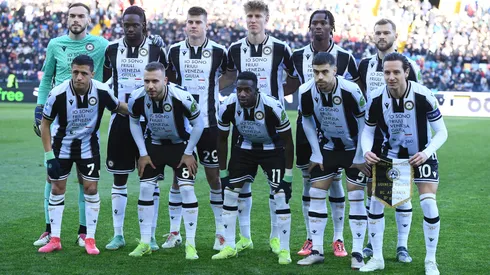 Alexis Sánchez y su equipo posando para la fotografía antes del juego más reciente frente a Atalanta.