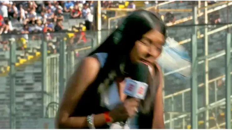 Flor Romero casi se come un fuerte pelotazo en el Monumental.
