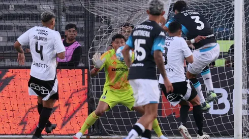 Marco Di Cesare anotó para Racing y aprovechó error de Colo Colo.