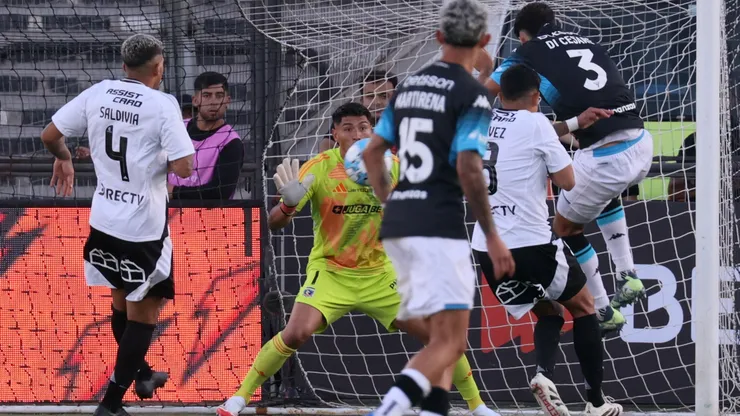 Marco Di Cesare anotó para Racing y aprovechó error de Colo Colo.