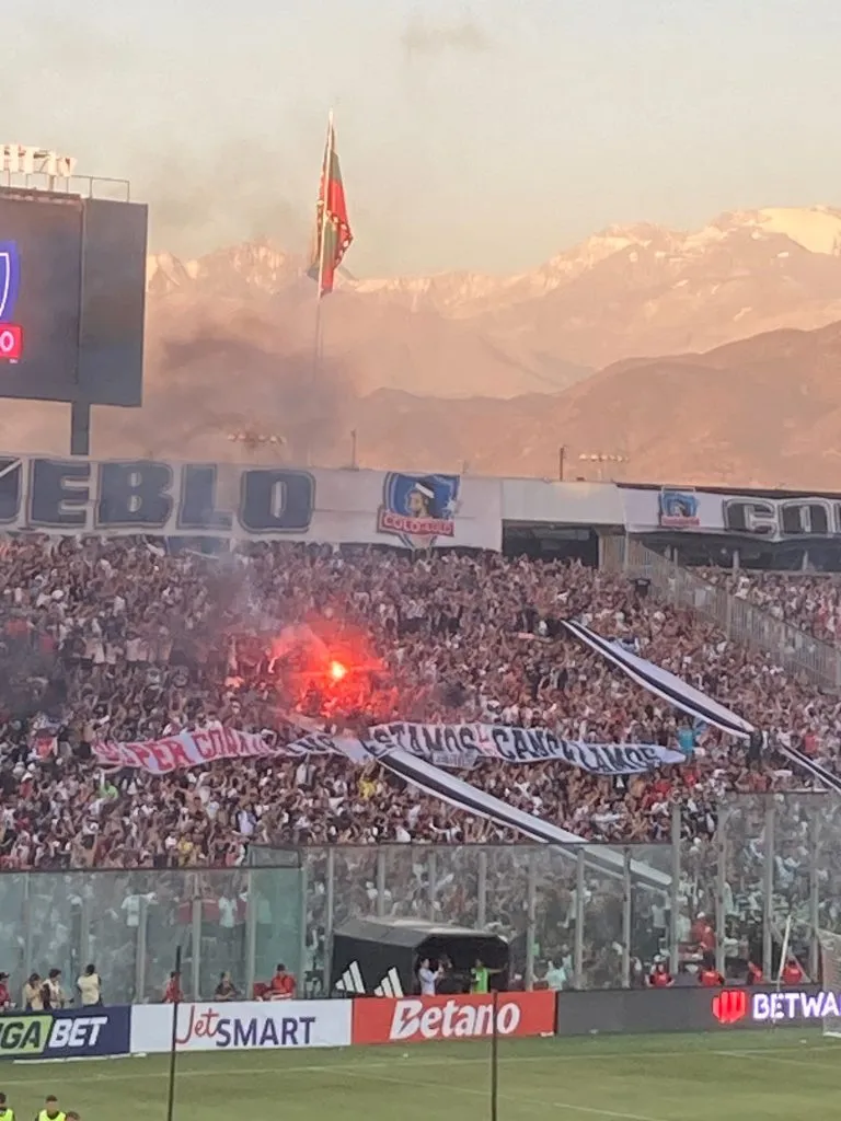 Luego de su amenaza ante Racing, la Garra Blanca sacó un comunicado con una advertencia a la ANFP. Foto: RedGol.